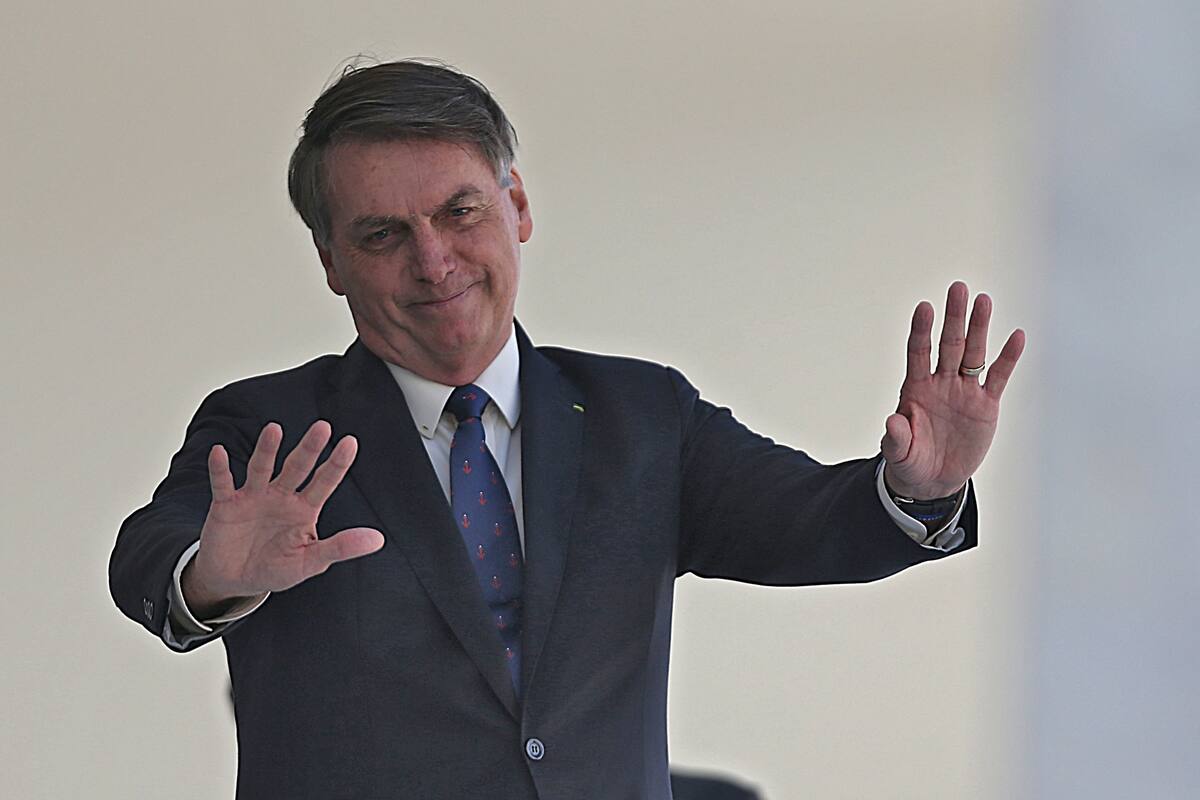 Jair Bolsonaro en la puerta del Palacio Planalto
