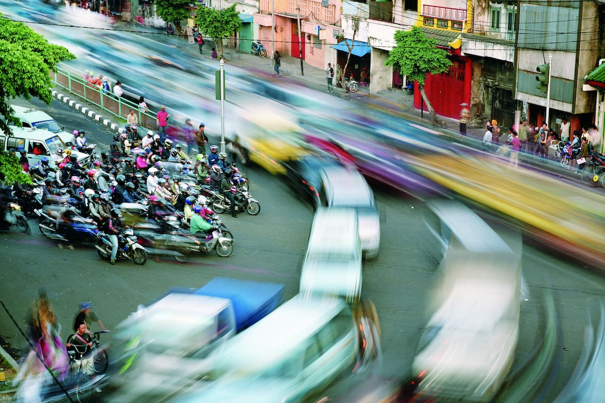 JAKARTA. Alta densidad de tránsito de todo tipo en la capital de Indonesia.