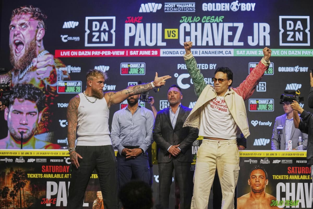 Jake Paul y Julio César Chávez Jr., durante la presentación del combate