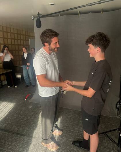 Jake sorprendió a Owen mientras grababa un spot publicitario para Netflix antes de los Emmy