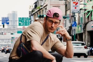 Es una joven promesa de la clásica, encontró un "nicho" que pocos transitaron y discute el concepto de "concierto"