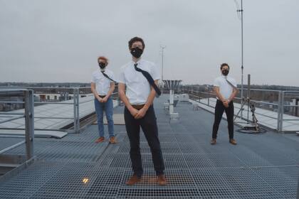 Jakub Kubečka, Ivo Neefjes y Vitus Besel, los ganadores del 'Baila tu tesis', en acción