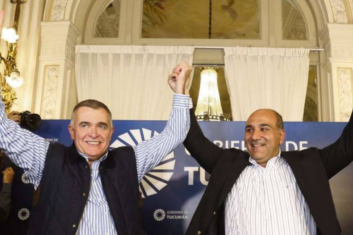 Jaldo y Manzur, anoche, celebraron el triunfo en la sede de la gobernación tucumana