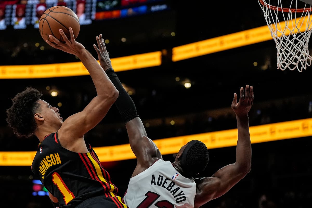 Jalen Johnson anota 28 y lidera a Hawks en victoria 120-110 sobre el Heat