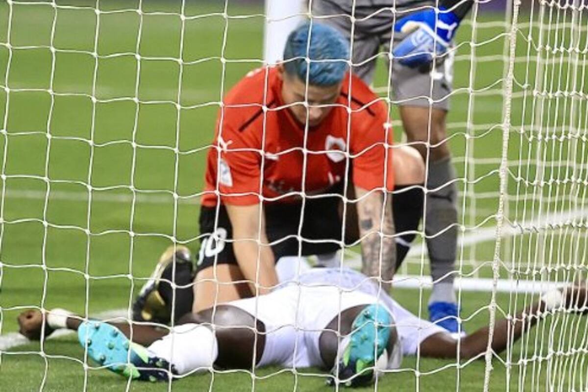 James acomoda a su rival en lo que resultó una maniobra clave para salvarle la vida