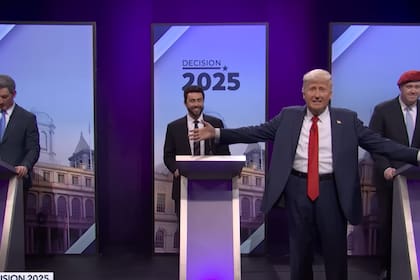 James Austin Johnson apareció caracterizado como el presidente Donald Trump e hizo alusión a su presencia en los comicios de la Gran Manzana