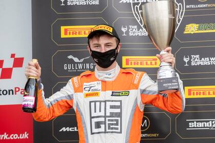 James Baldwin ganó en su debut con la escudería Jenson Team en el campeonato británico GT