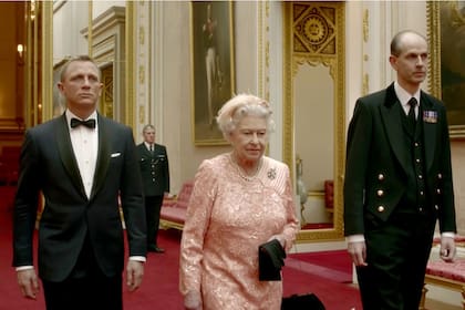 James Bond escolta a la reina Isabel II hasta los Juegos Olímpicos en 2012