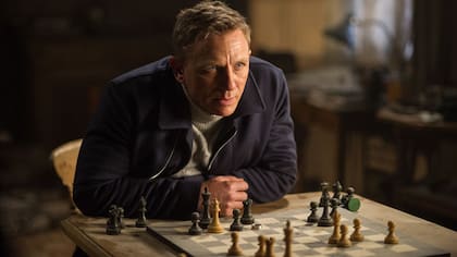 James Bond se prepara para una nueva misión