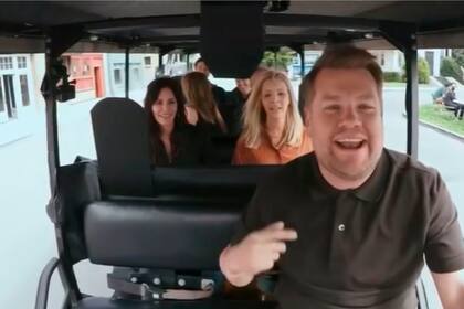 James Corden junto a los protagonistas de Friends durante su Carpool Karaoke