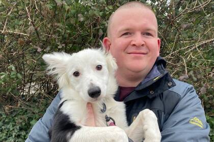 James Cosens tiene 29 años y evitó que se lleven a su mascota Rosie. Crédito: bbc.com