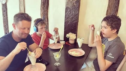James dice que ahora sus hijos se sienten más cómodos estando juntos, lo que significa que puede pasar tiempo con los dos