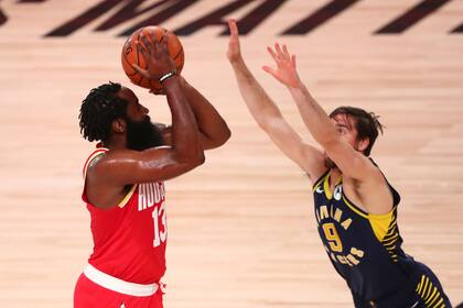 James Harden sigue tirando; otra temporada impresionante para el jugador de Houston, que apostó fuerte al small ball y no tiene plan B