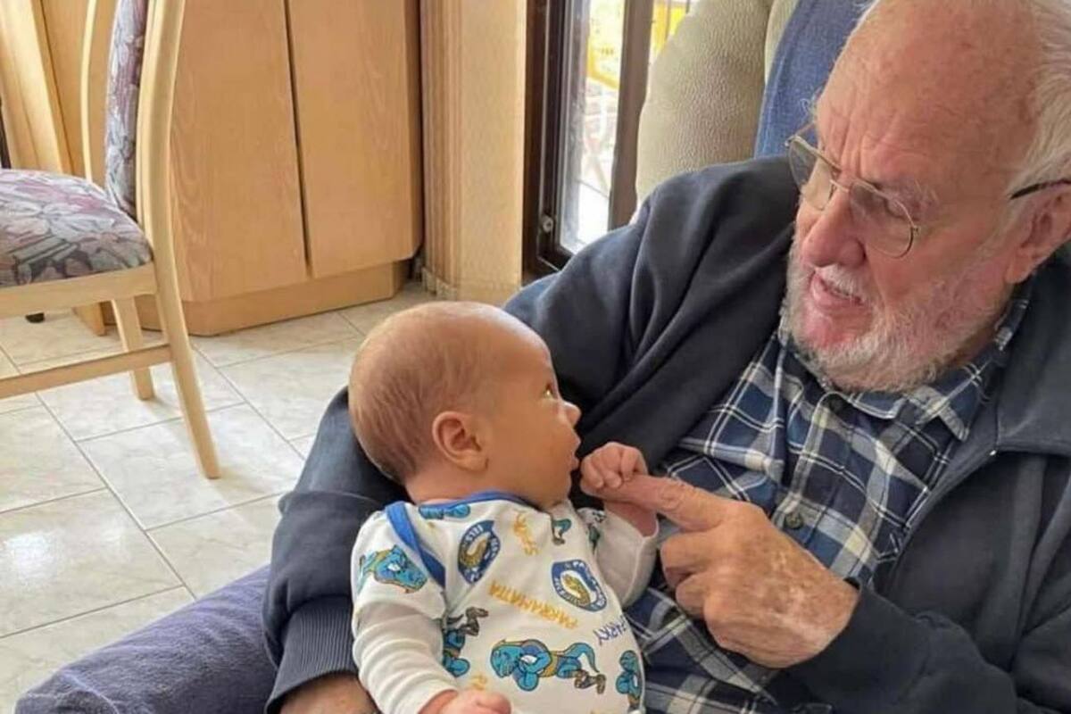 James Harrison con su nieto Trey