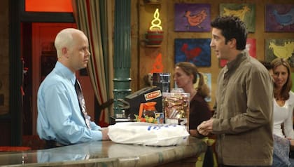 James Michael Tyler interpretado a Gunther junto al personaje de David Schwimmer en Friends