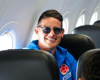 James Rodríguez a bordo del avión que llevó a la selección a San Diego