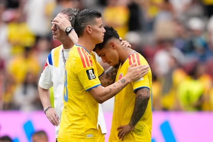 James Rodríguez, durante el último Mundial; el 10 es el capitán y la figura de Colombia (AP Foto/Lindsey Wasson)
