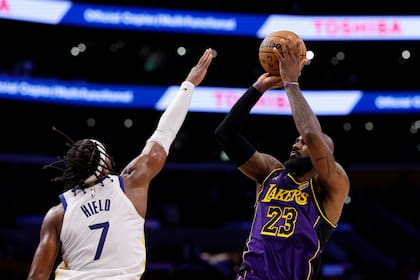 James se convierte en el jugador más viejo con al menos 40 puntos en la historia de la NBA