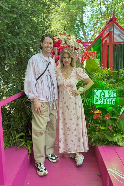 James Whiting y Flor Bibas en el stand de Chelsea Flower Show 2026