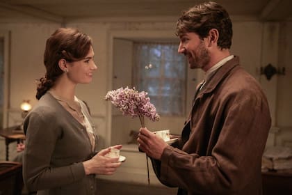 James y Michiel Husman en The Guernsey Literary and Potato Peel Pie Society