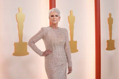 Jamie Lee Curtis, a los 64 años, sexi y glamurosa cuando recibió el Oscar como mejor actriz de reparto