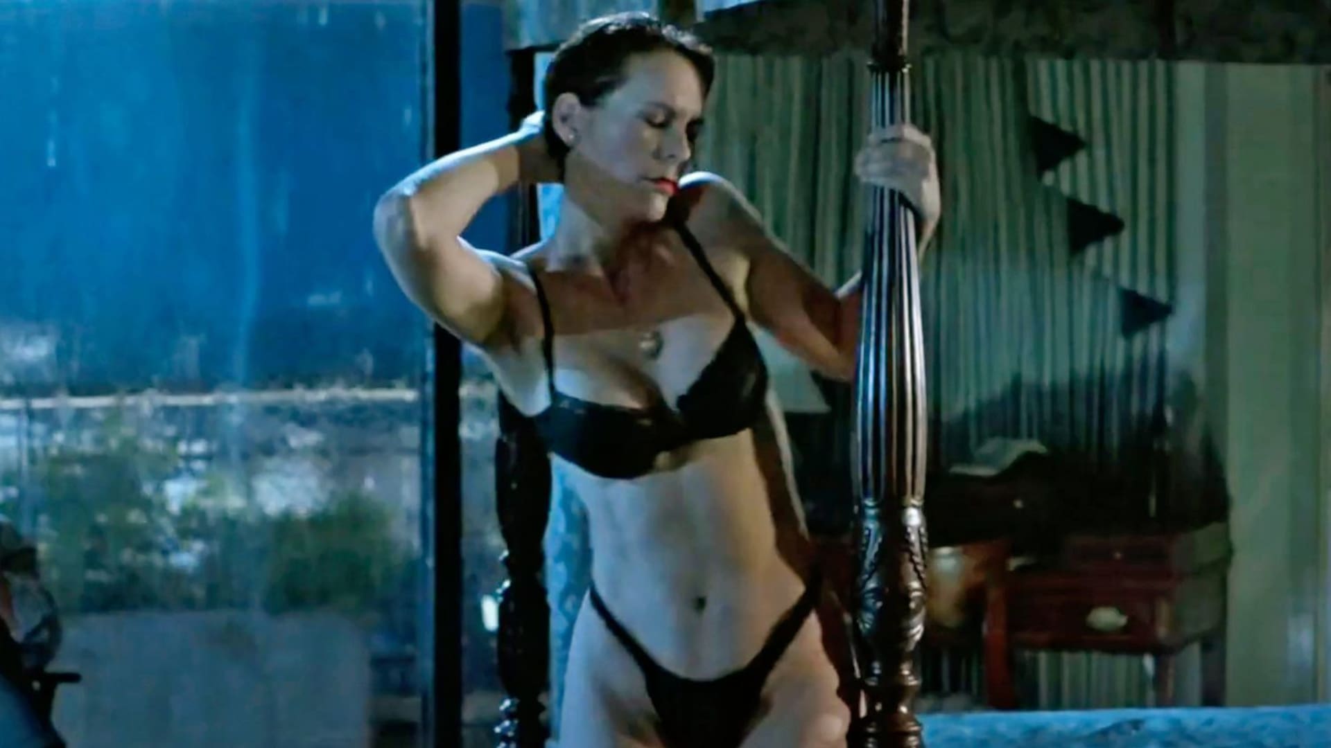 Jamie Lee Curtis y el striptease más desopilante del cine en Mentiras Verdaderas