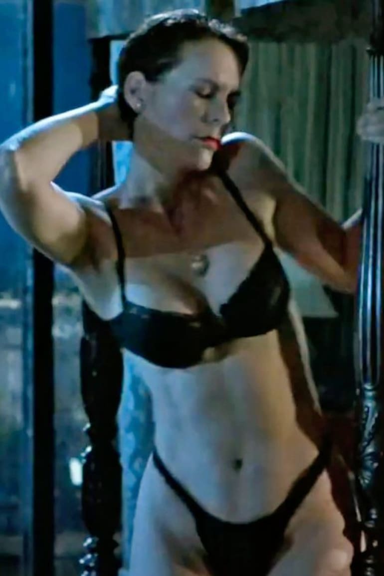 Jamie Lee Curtis y el striptease más desopilante del cine en Mentiras Verdaderas