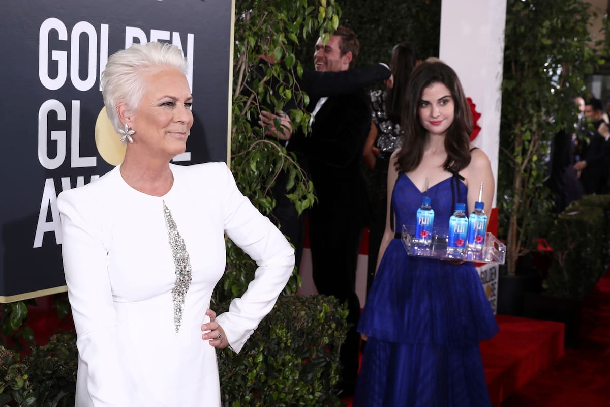 Jamie Lee Curtis y la estrella viral del momento, la promotora de aguas Fiji