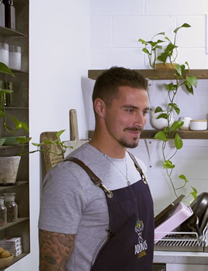 Jamie Maclaren, es un gran conocedor y amante del café y la gastronomía, por eso cuando llega a la barra sólo pide "un magic"