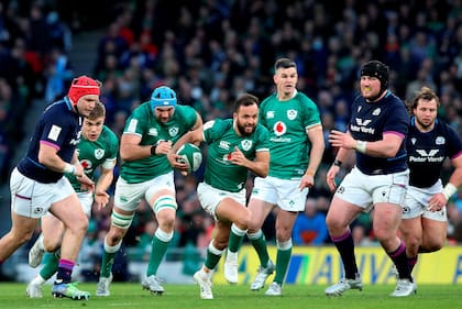 Jamison Gibson Park ataca en el holgado éxito de Irlanda sobre Escocia en Dublín, que esperanzó durante un rato al Trébol con ser campeón; luego, el éxito francés impidió la consagración verde.