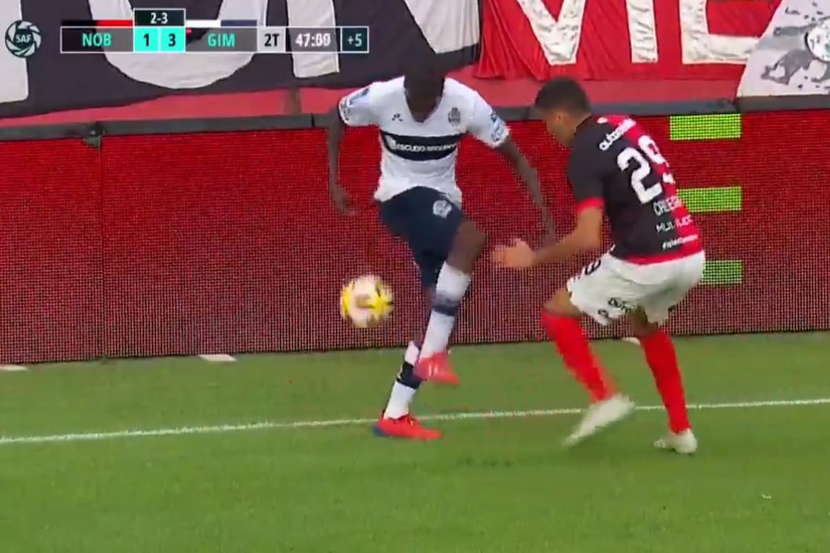 Jan Carlos Hurtado con un lujo ante Stefano Callegari que se volvió viral