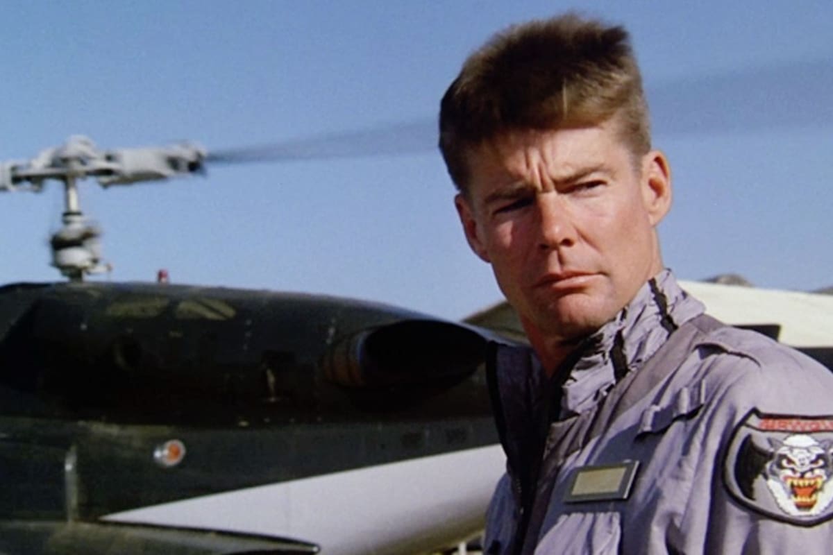 Jan-Michael Vincent en la piel de Stringfellow Hawke, protagonista de Lobo del aire