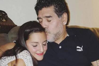 Jana compartió un inédito video de Maradona cantando una sentida canción de Luis Miguel