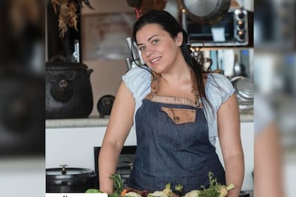 Janaina Rueda comenzó a vender comida en la calle con su madre y su abuela (Foto Instagram @janainarueda1)