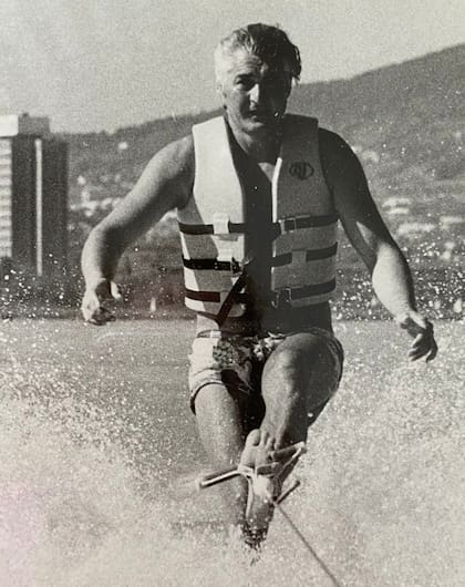 Jancsi practicando uno de los deportes que más le fascinaba, años después de la tragedia