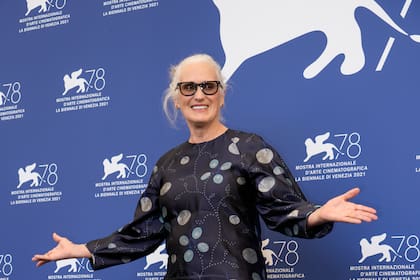 Jane Campion posa en la sesión de la película “The Power Of The Dog” en la 78ª edición del Festival de Cine de Venecia en Venecia, Italia, el jueves 2 de septiembre de 2021. (Foto AP/Domenico Stinellis)