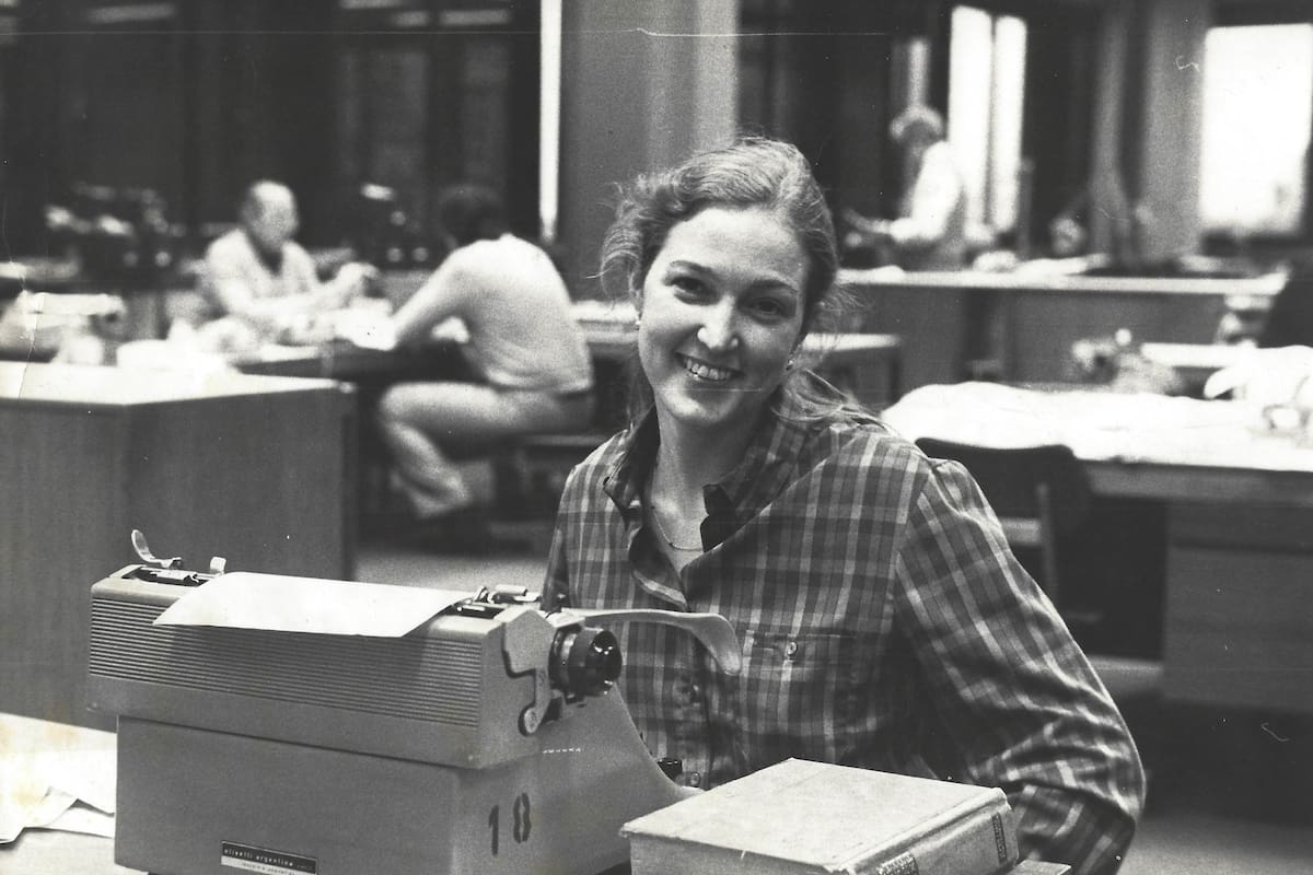 Jane Ragsdale, en la redacción en LA NACION, durante su beca de la Sociedad Interamericana de Prensa (SIP), en septiembre de 1981