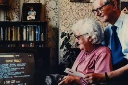 Jane Snowball fue la primera persona en comprar algo usando una computadora en 1984