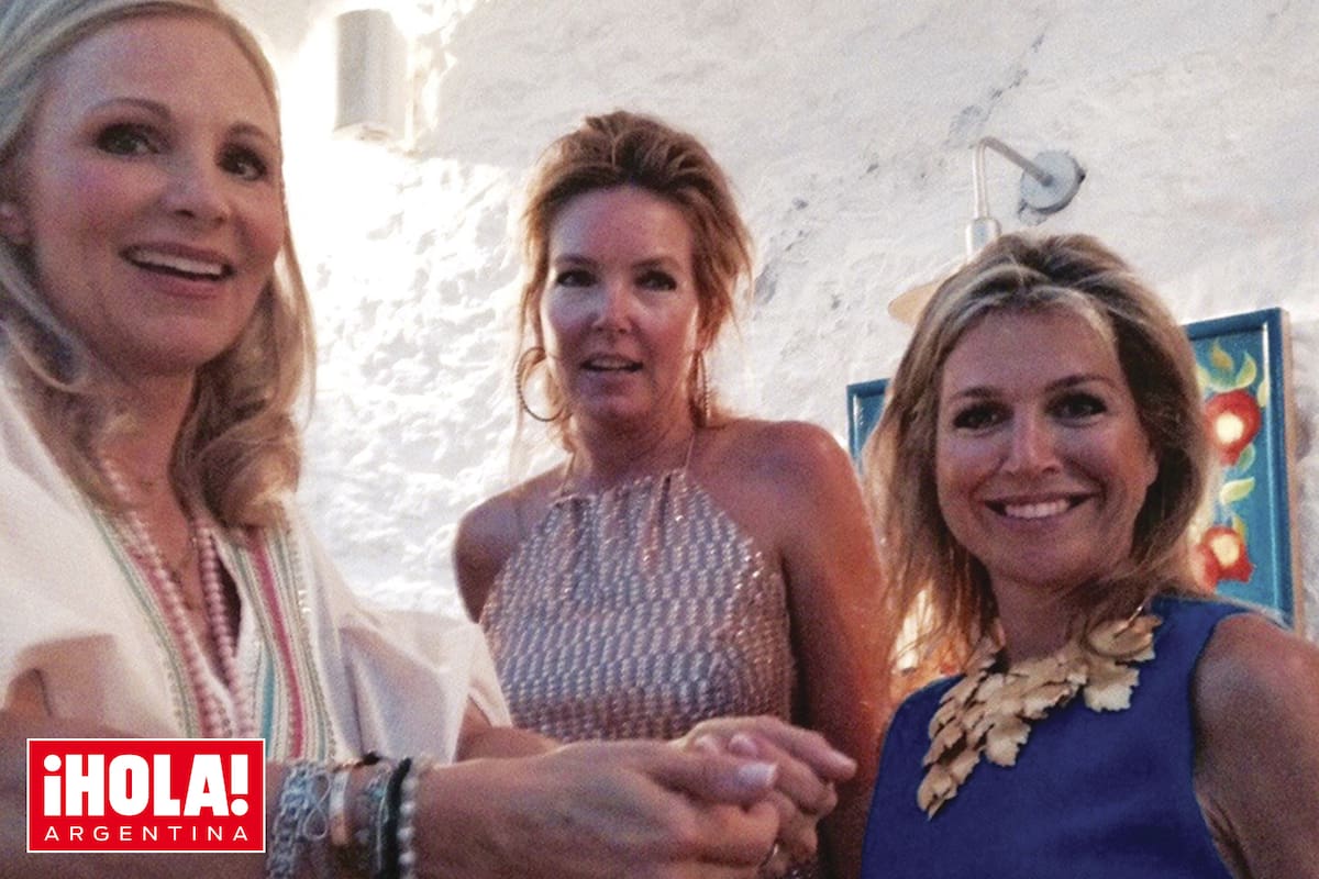 Janneke, Mariska y Máxima en la isla Spetses, en Grecia, en junio de 2015. Los Reyes y los Dreesmann tienen casas vecinas cerca de allí y pasan juntos los veranos.