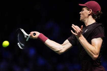 Jannik Sinner accedió por primera vez a los cuartos de final del Masters 1000 de París