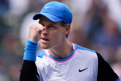 Jannik Sinner durante su partido contra Jiri Lehecka en los cuartos de final en el Abierto de Indian Wells, el jueves 14 de marzo de 2024, en Indian Wells, California. (AP Foto/Mark J. Terrill)