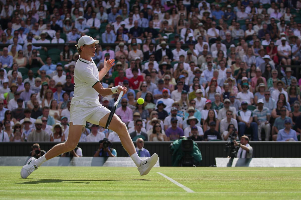 Jannik Sinner viene de superar a Novak Djokovic y afrontará la final de Wimbledon contra el reciente campeón de Roland Garros, Alexander Zverev.