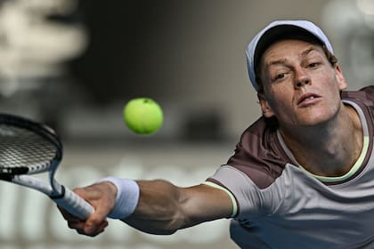 Jannik Sinner ya es el chico de la tapa en el Australian Open 2024: en semifinales eliminó a Novak Djokovic con un juego brillante