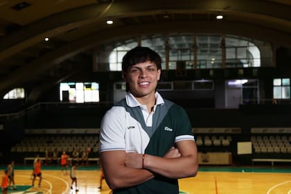 Jano Martínez tiene 22 años y mide 1,78; es base de Ferro, uno de los protagonistas de la Liga Nacional