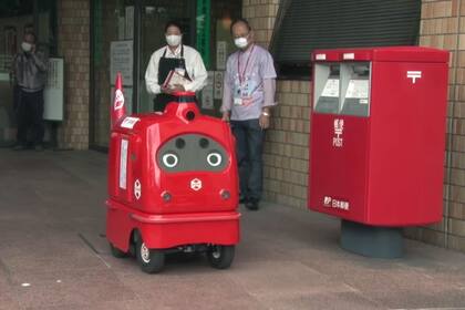 Japan Post comenzó a probar a DeliRo, un robot que realiza entregas de correspondencia y pequeños paquetes de forma autónoma