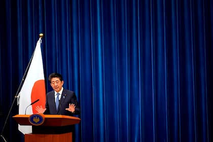 Shinzo Abe, cuando anunció su renuncia como premier japonés por problemas de salud, en agosto de 2020