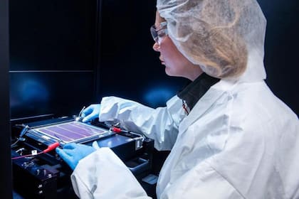 Japón; Panasonic; perovskita; BBC; BBC Mundo; Vidrio activo; celda tándem;