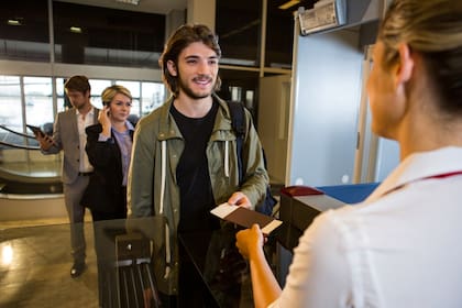 Japón, Singapur, Alemania, Corea del Sur, Estados Unidos y Canadá, son los países que tienen "mejor" pasaportes, según la IA