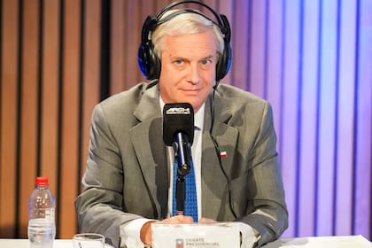 Jara y Kast suben el tono en el penúltimo debate presidencial antes del balotaje en Chile