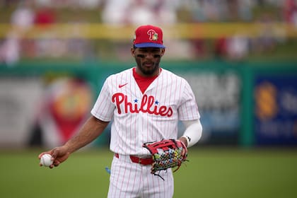 Jardinero de los Filis Johan Rojas impugna posible suspensión de 80 juegos, dice fuente de AP